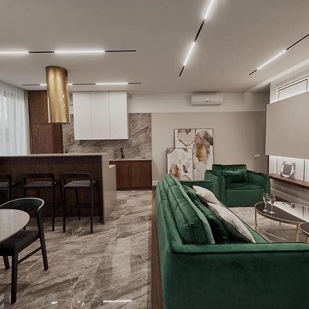 Kostjukowski Apartments Avalon Лвив Екстериор снимка