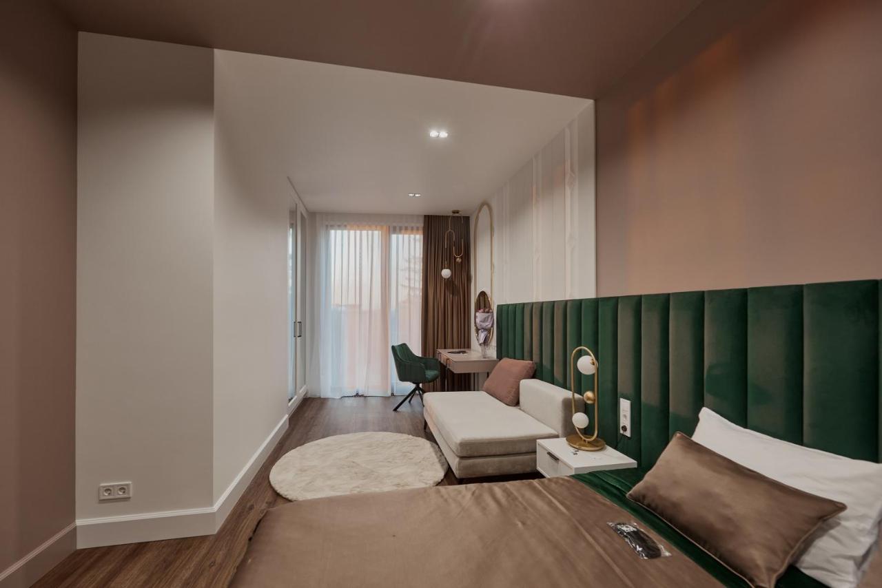 Kostjukowski Apartments Avalon Лвив Екстериор снимка