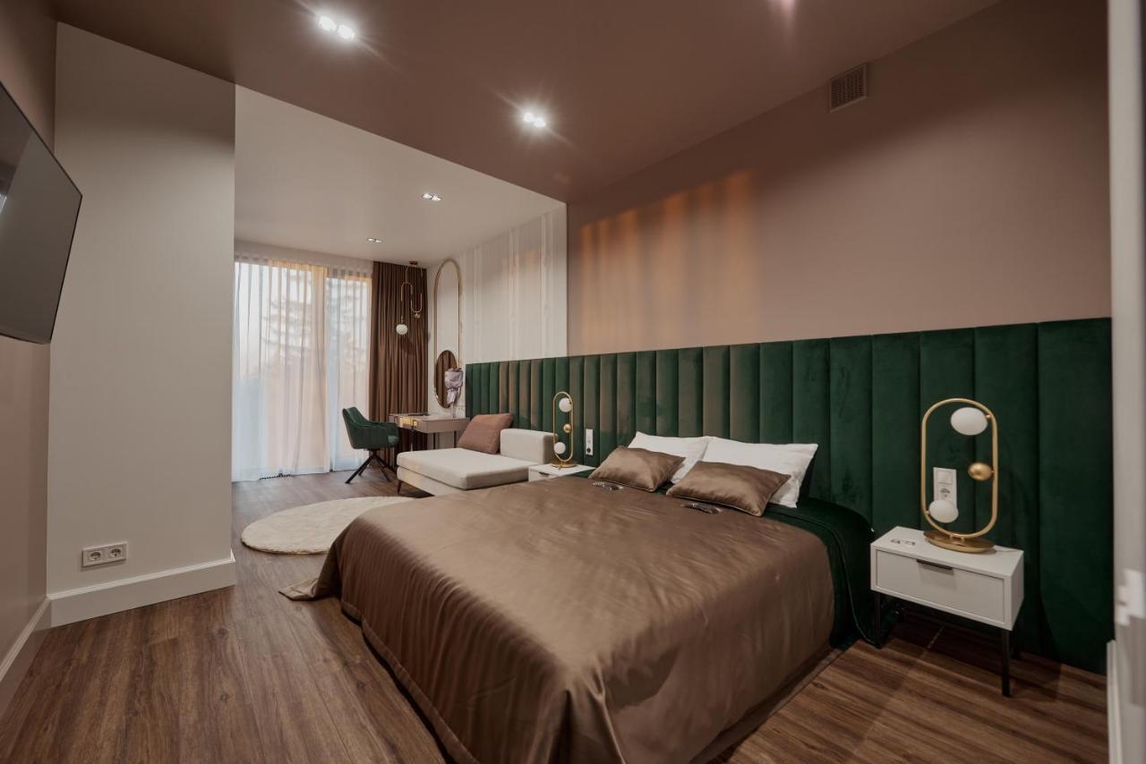 Kostjukowski Apartments Avalon Лвив Екстериор снимка