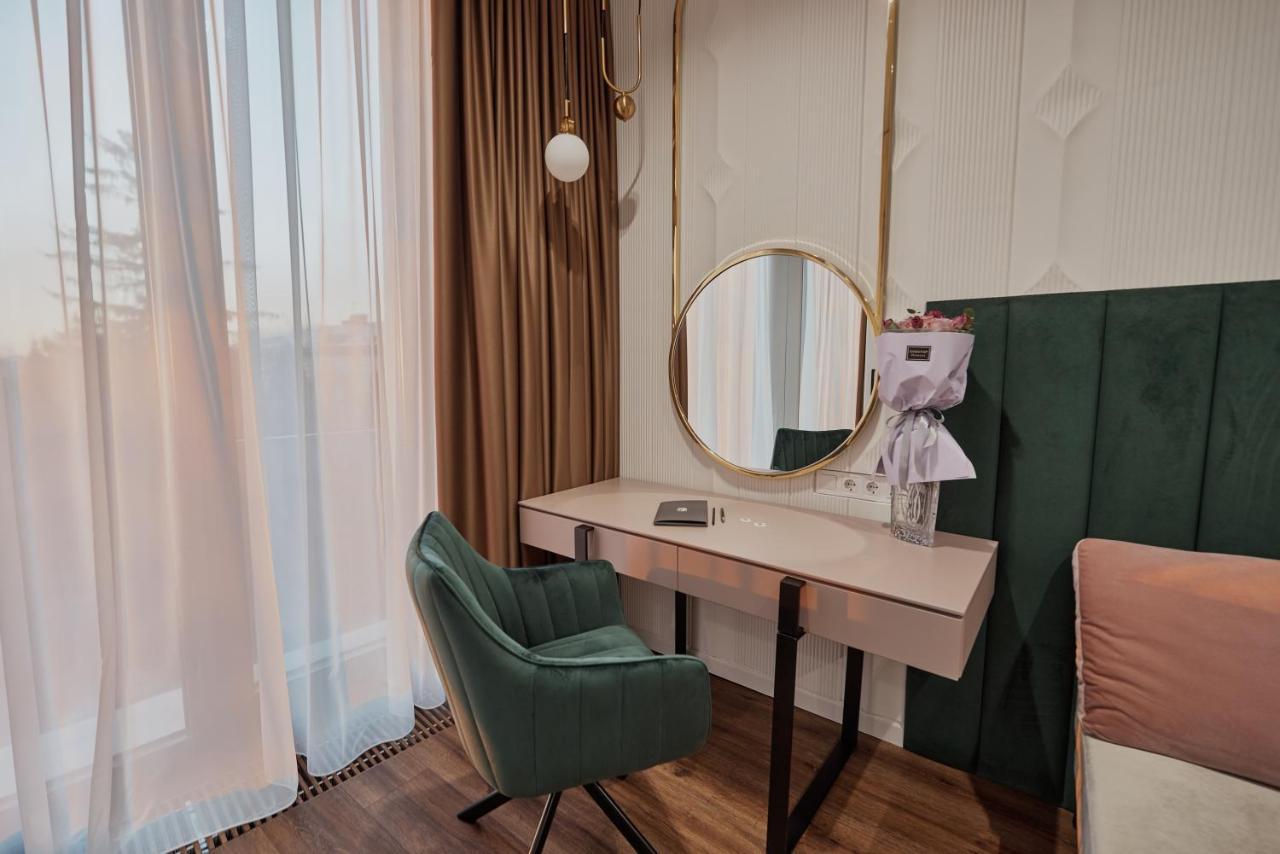Kostjukowski Apartments Avalon Лвив Екстериор снимка