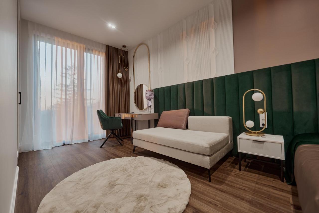 Kostjukowski Apartments Avalon Лвив Екстериор снимка