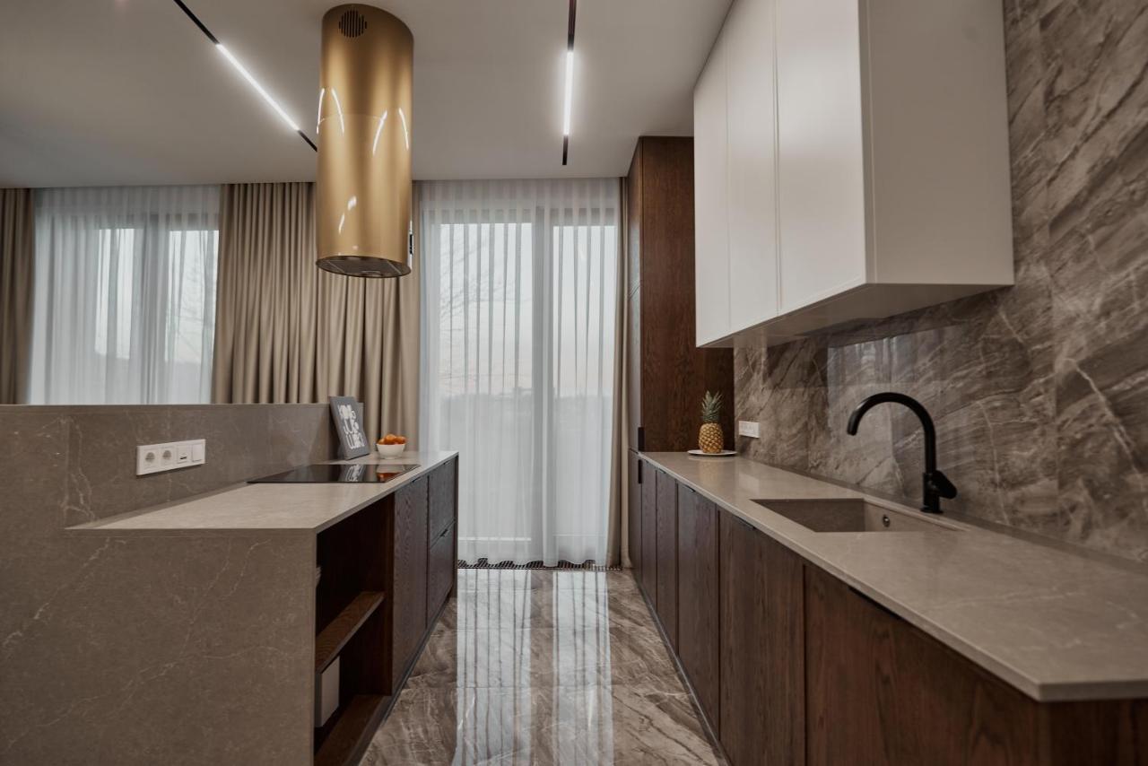 Kostjukowski Apartments Avalon Лвив Екстериор снимка